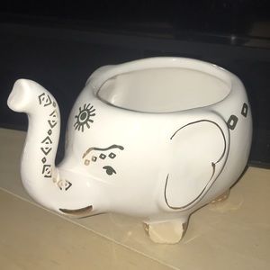 🤑REDUCED! Ceramic Elephant Candle Pot